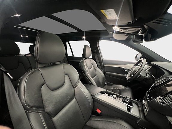 Volvo XC90 11 of 30