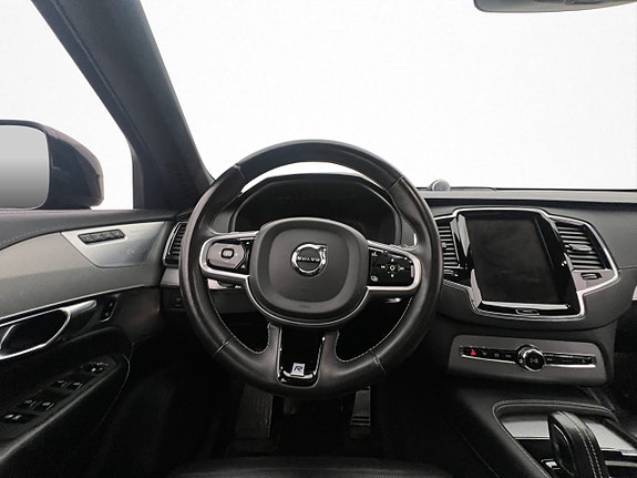 Volvo XC90 10 of 30