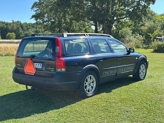 Volvo XC70 3 of 7