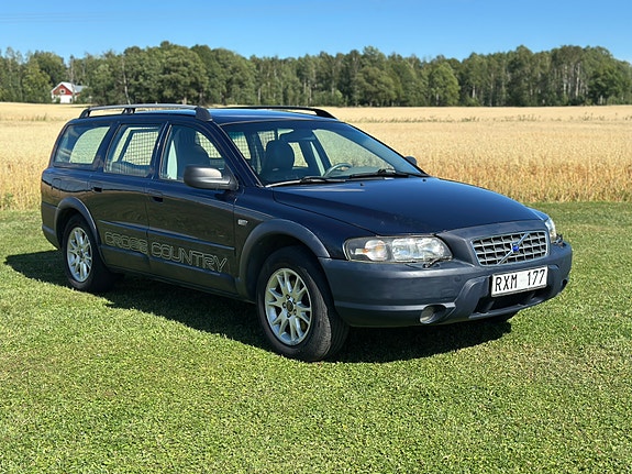 Volvo XC70 2 of 7