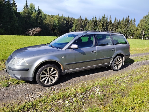 Volkswagen Passat 2 of 3