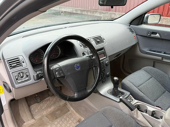 Volvo S40 8 of 9