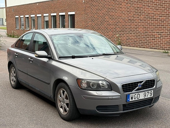 Volvo S40 2 of 9