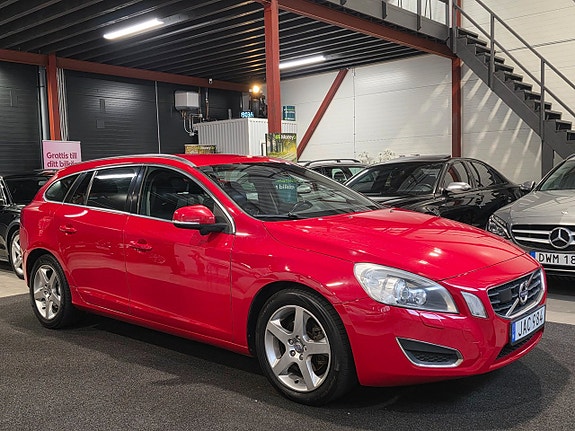 Volvo V60 2 of 24
