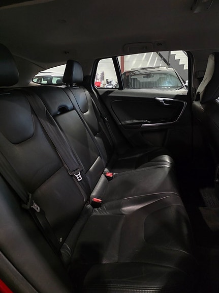 Volvo V60 13 of 24