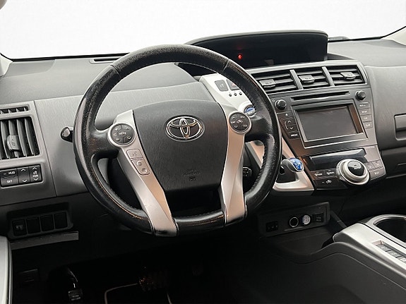 Toyota Prius+ 12 of 30