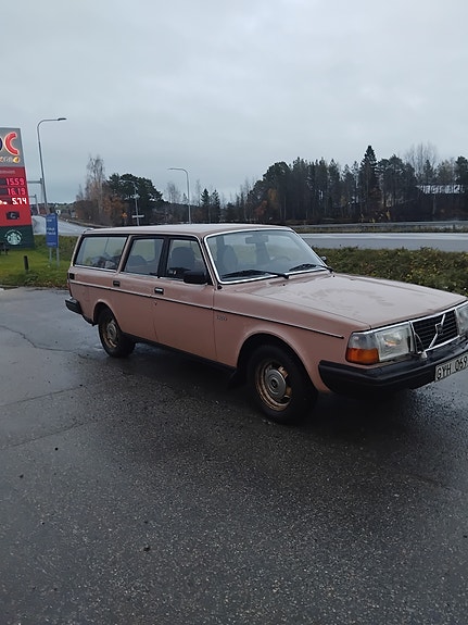 Volvo 245 2 of 3