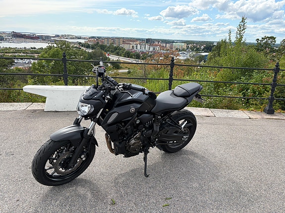 Yamaha MT-07 2 of 4