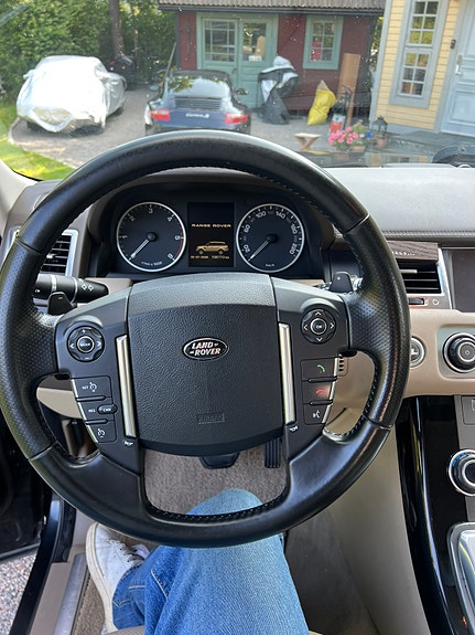 Land Rover Range Rover Sport 10 of 16
