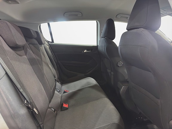 Peugeot 308 28 of 29