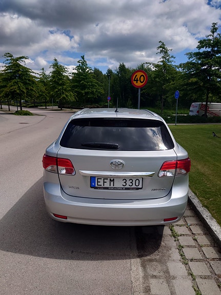 Toyota Avensis 5 of 8