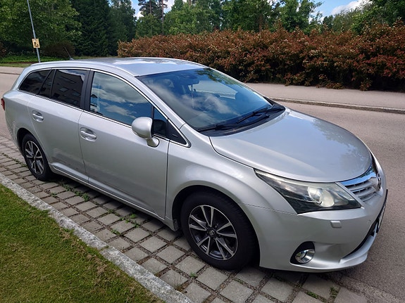 Toyota Avensis 4 of 8