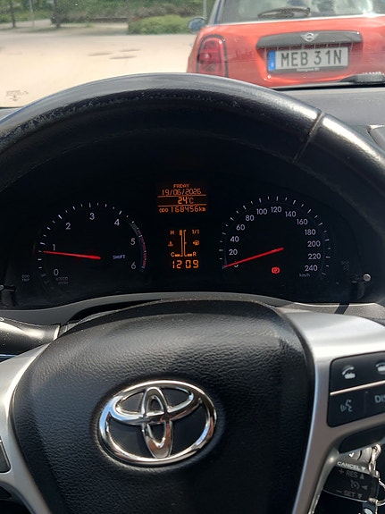 Toyota Avensis 3 of 8