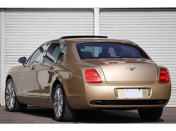 Bentley Continental Flying Spur 4 of 17