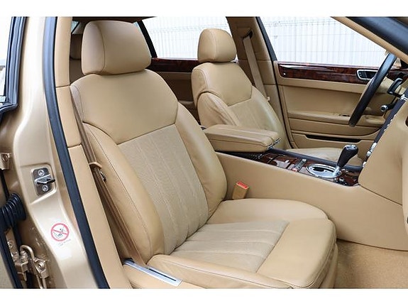 Bentley Continental Flying Spur 10 of 17