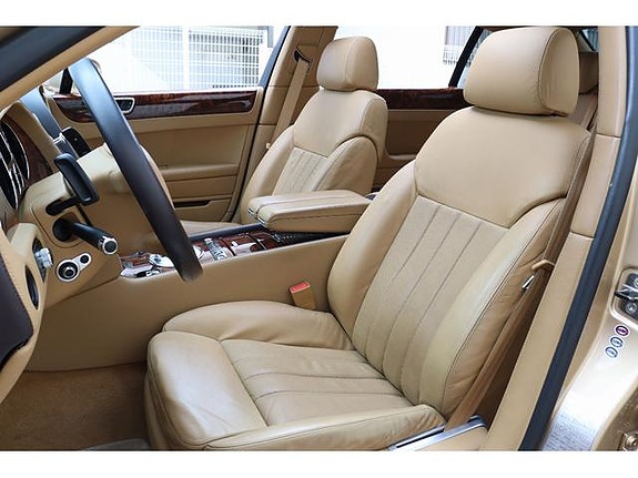 Bentley Continental Flying Spur 9 of 17