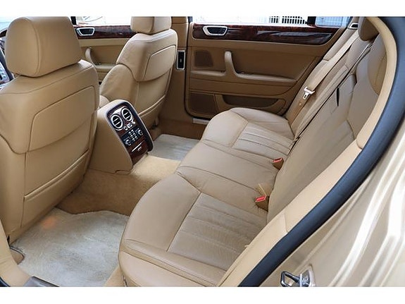 Bentley Continental Flying Spur 12 of 17