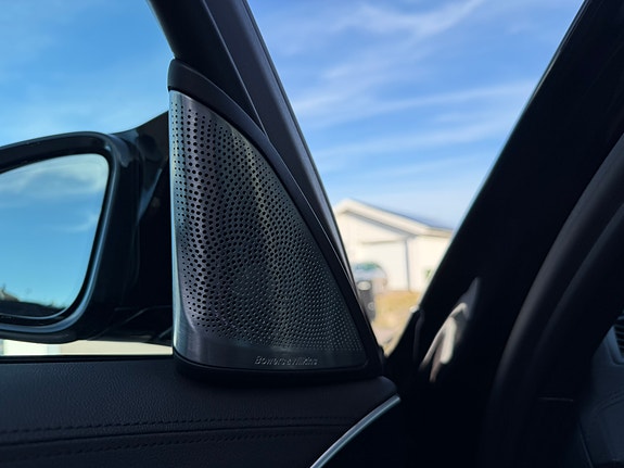 BMW M550i 10 of 16