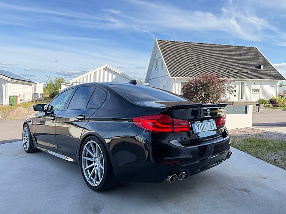 BMW M550i 2 of 16