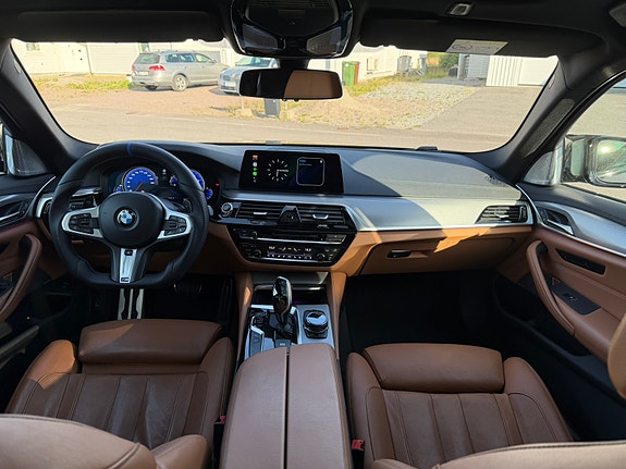 BMW M550i 5 of 16