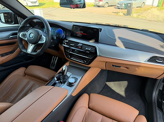 BMW M550i 9 of 16