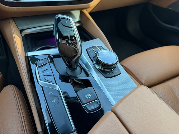 BMW M550i 8 of 16