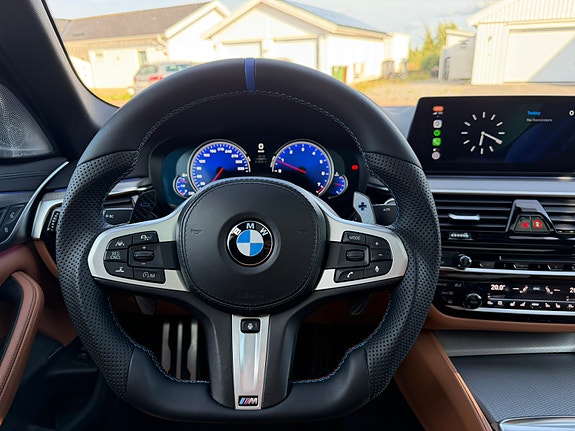 BMW M550i 6 of 16