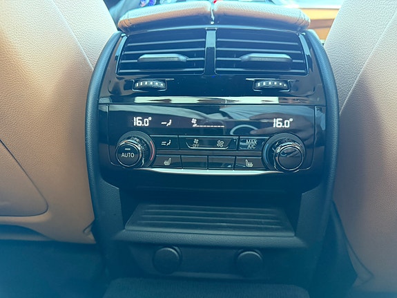 BMW M550i 12 of 16