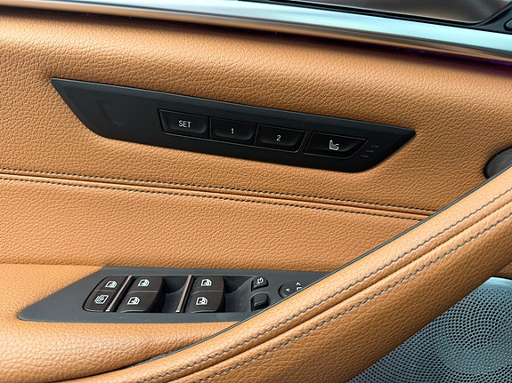 BMW M550i 11 of 16