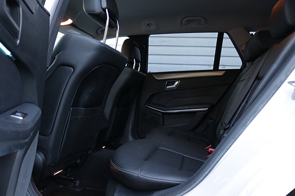 Mercedes-Benz E220 19 of 24