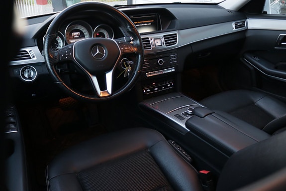 Mercedes-Benz E220 8 of 24