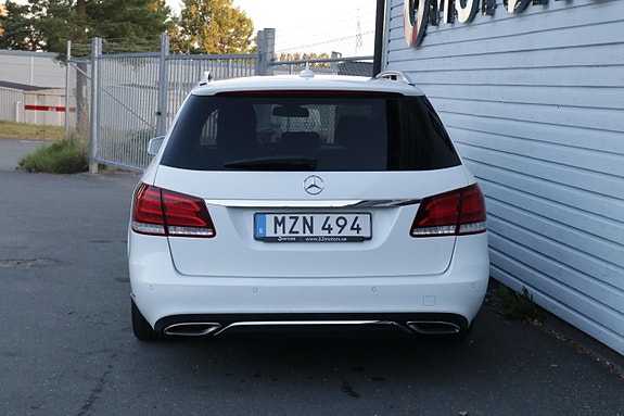 Mercedes-Benz E220 13 of 24