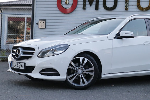 Mercedes-Benz E220 2 of 24