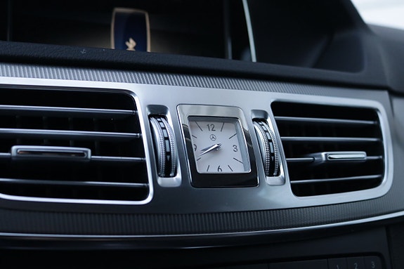 Mercedes-Benz E220 10 of 24