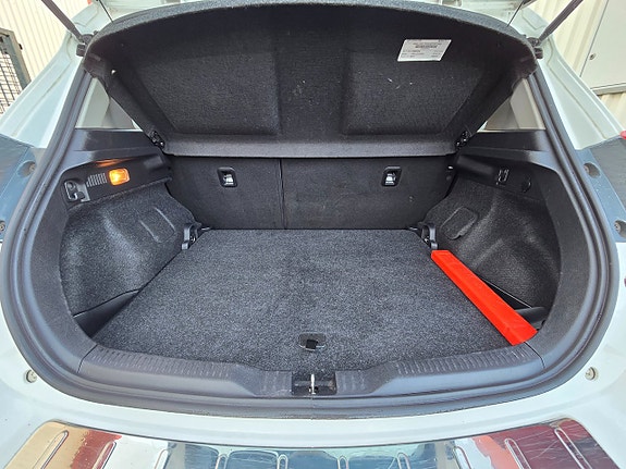 Toyota Auris 13 of 13