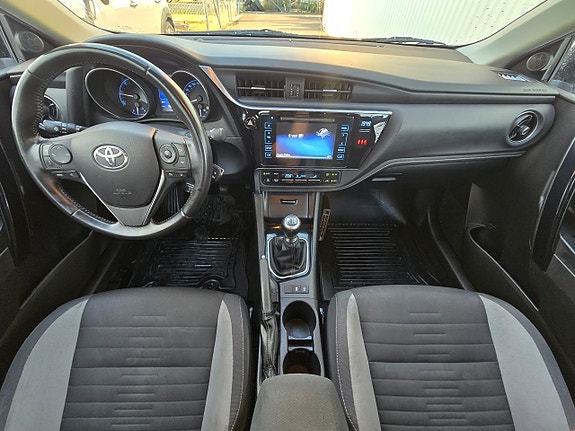 Toyota Auris 5 of 13
