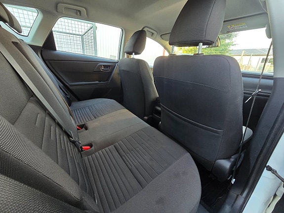 Toyota Auris 11 of 13