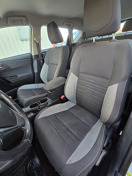 Toyota Auris 8 of 13