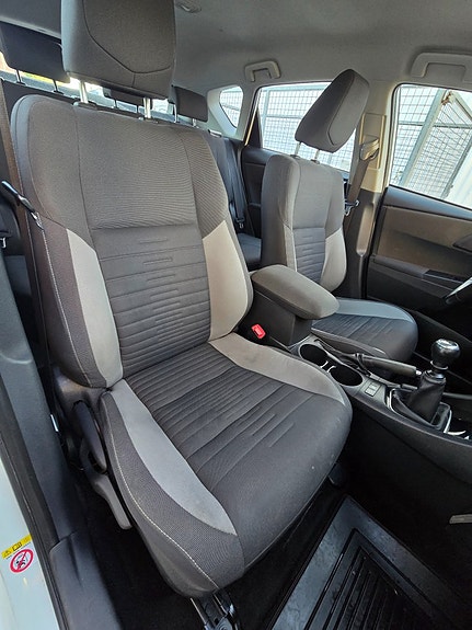 Toyota Auris 10 of 13