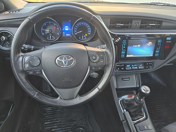Toyota Auris 6 of 13