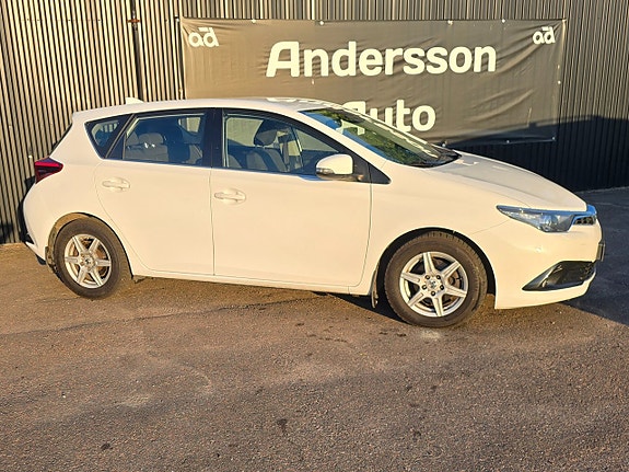 Toyota Auris 2 of 13