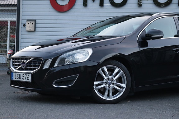 Volvo V60 2 of 22
