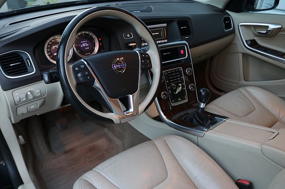 Volvo V60 8 of 22
