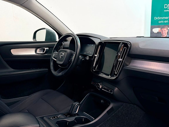 Volvo XC40 10 of 22