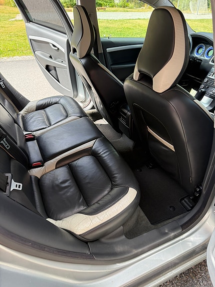 Volvo V70 8 of 13