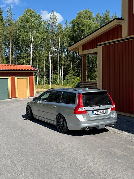 Volvo V70 3 of 13