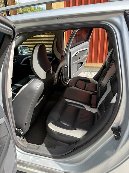 Volvo V70 7 of 13