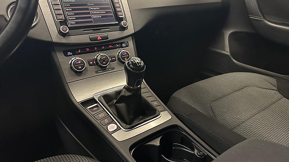 Volkswagen Passat 28 of 30