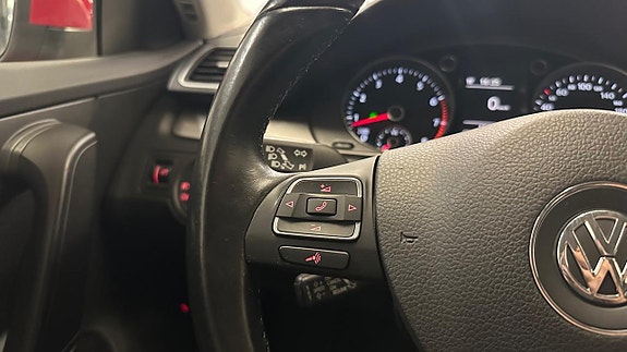 Volkswagen Passat 16 of 30