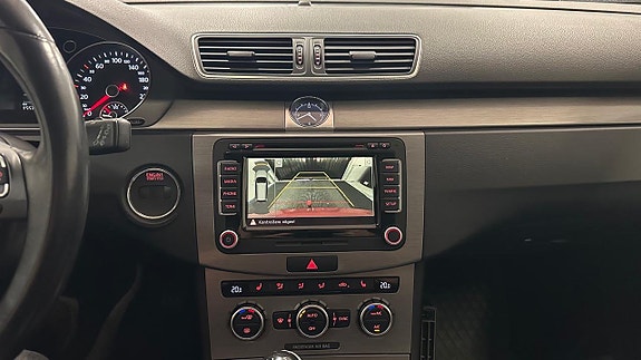 Volkswagen Passat 27 of 30